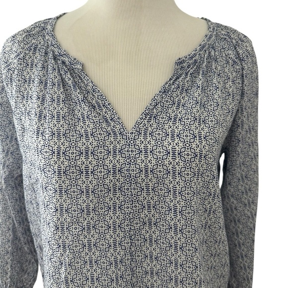 Velvet by Graham & Spencer Women's Blue and white Patterned Top - Picture 5 of 12